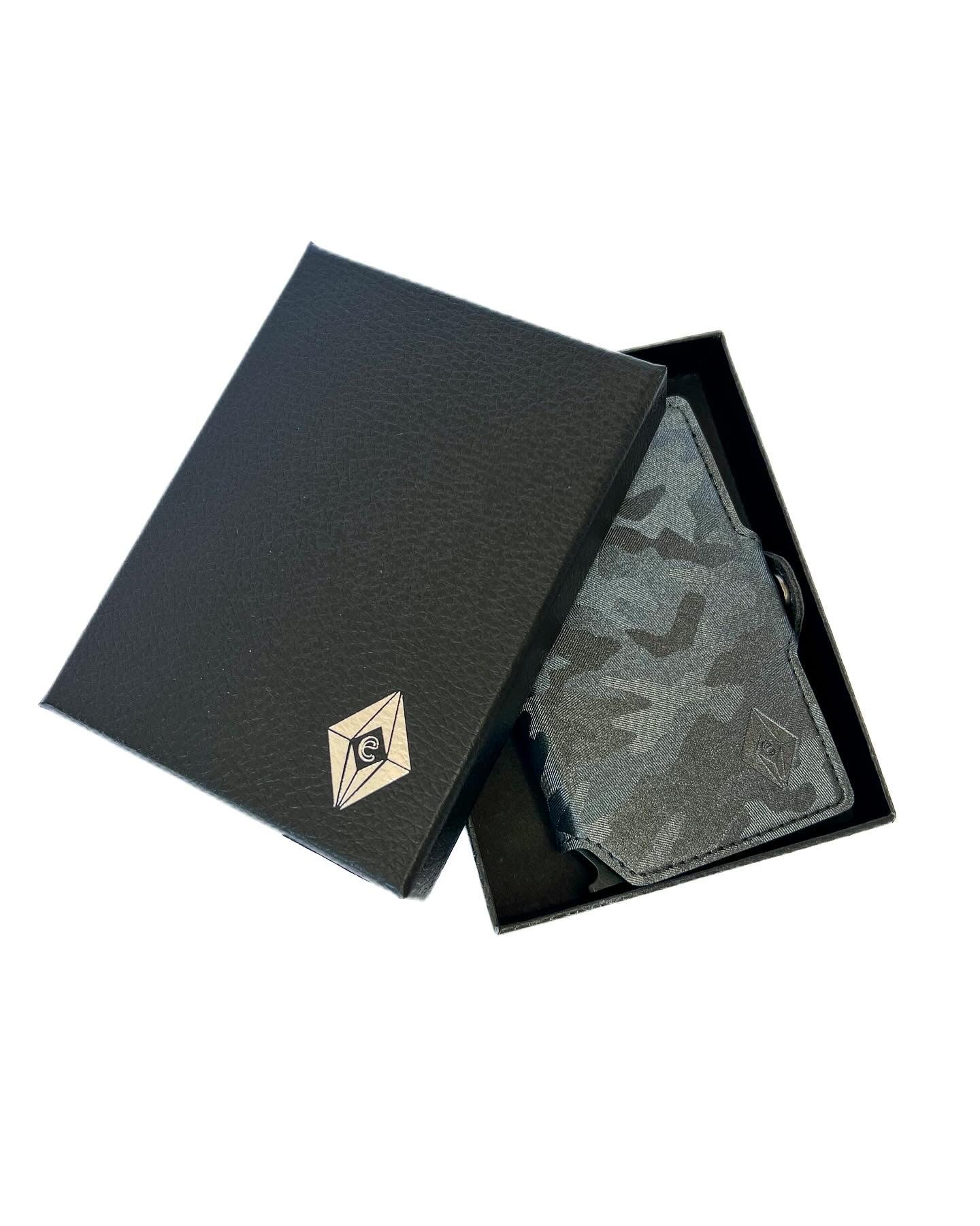 Drzac kartica military sivi. RFID