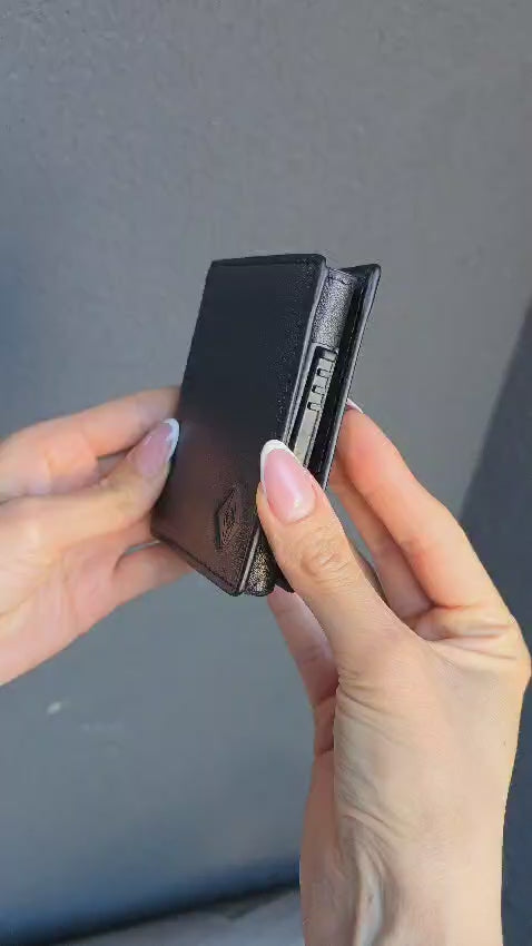 Premium kožni držač za kartice Carbon Elegance