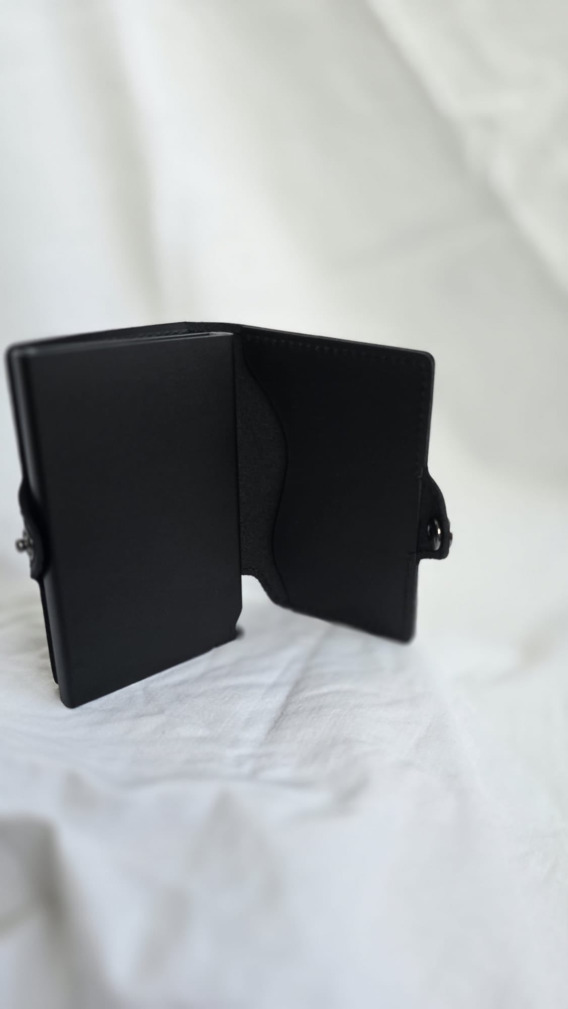 Kozni novcanik. Card holder. RFID