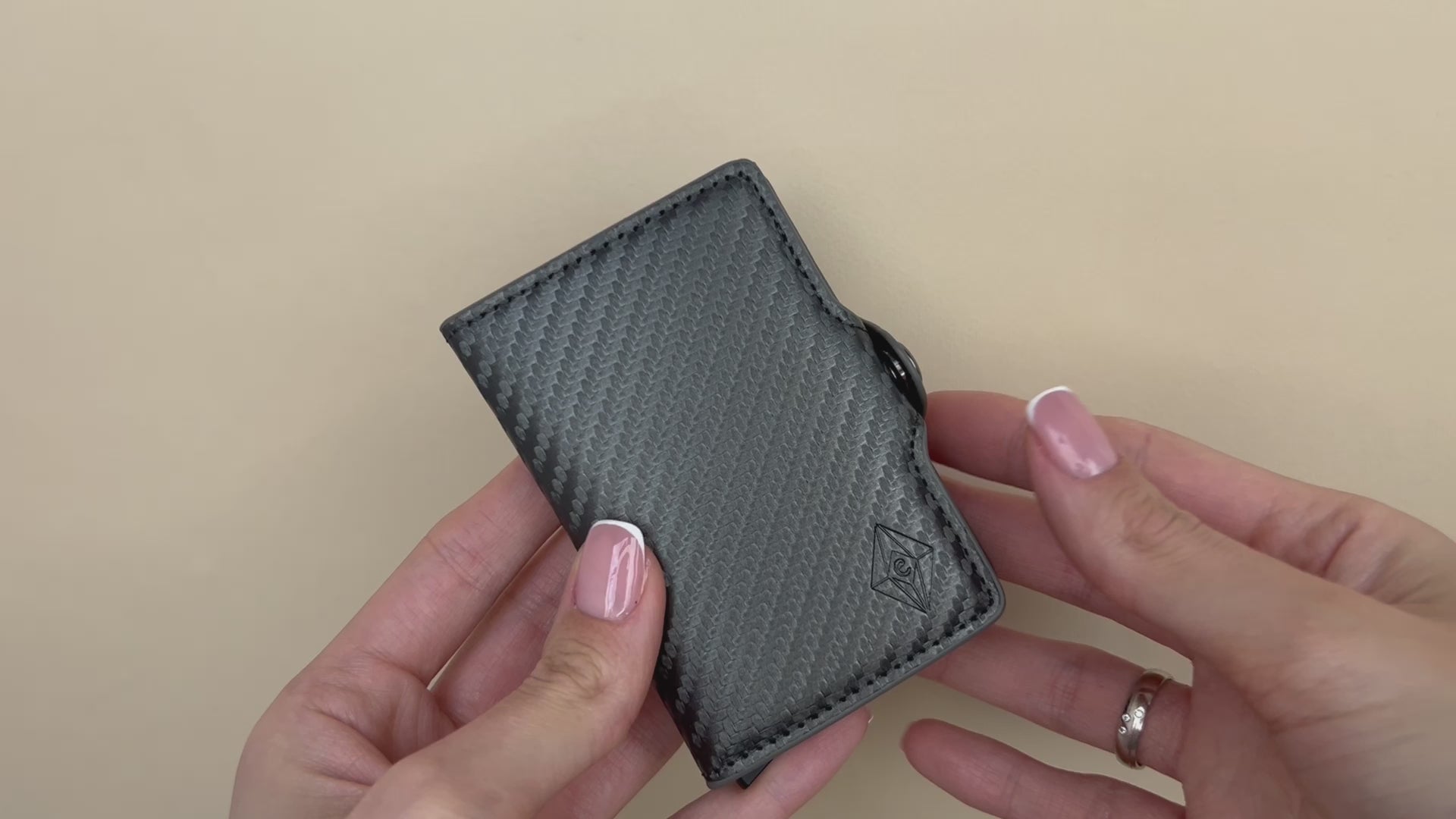 Card holder zip carbon gray. RFID